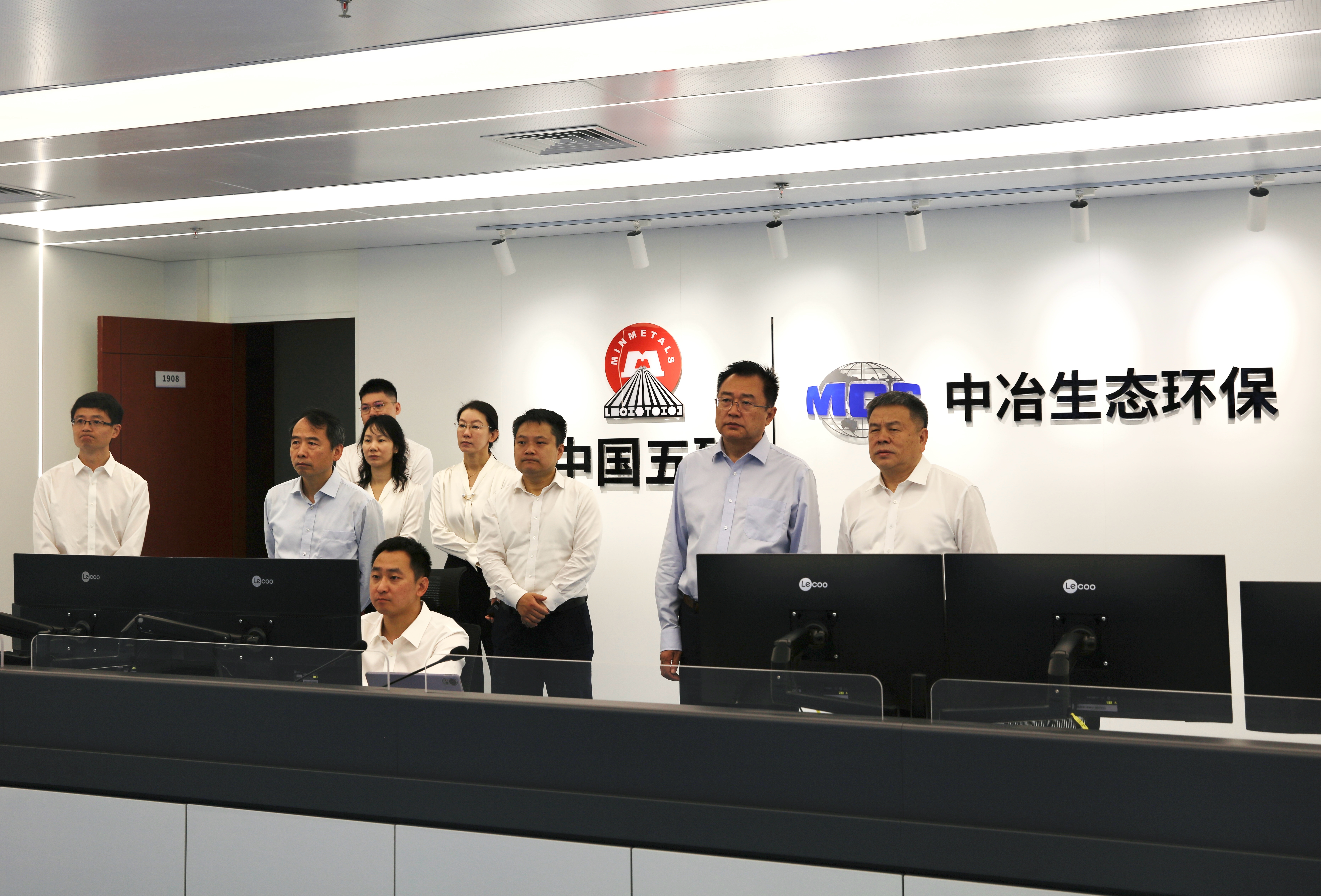 陳陽(yáng)參觀“數(shù)字化企業(yè)大腦”展示中心